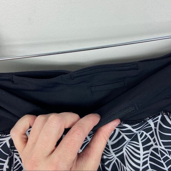 Lululemon Run A Marathon Leggings Crop Black Print Size 4 High Rise Yoga Pants - Picture 10 of 13